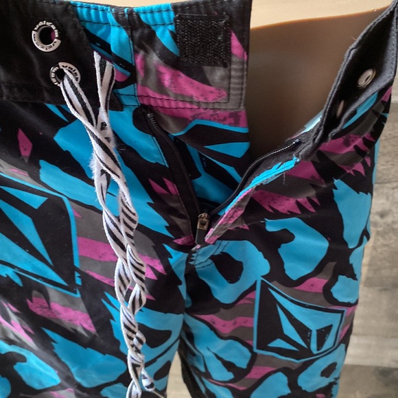 Men’s Volcom surf, board shorts - Picture 5 of 5